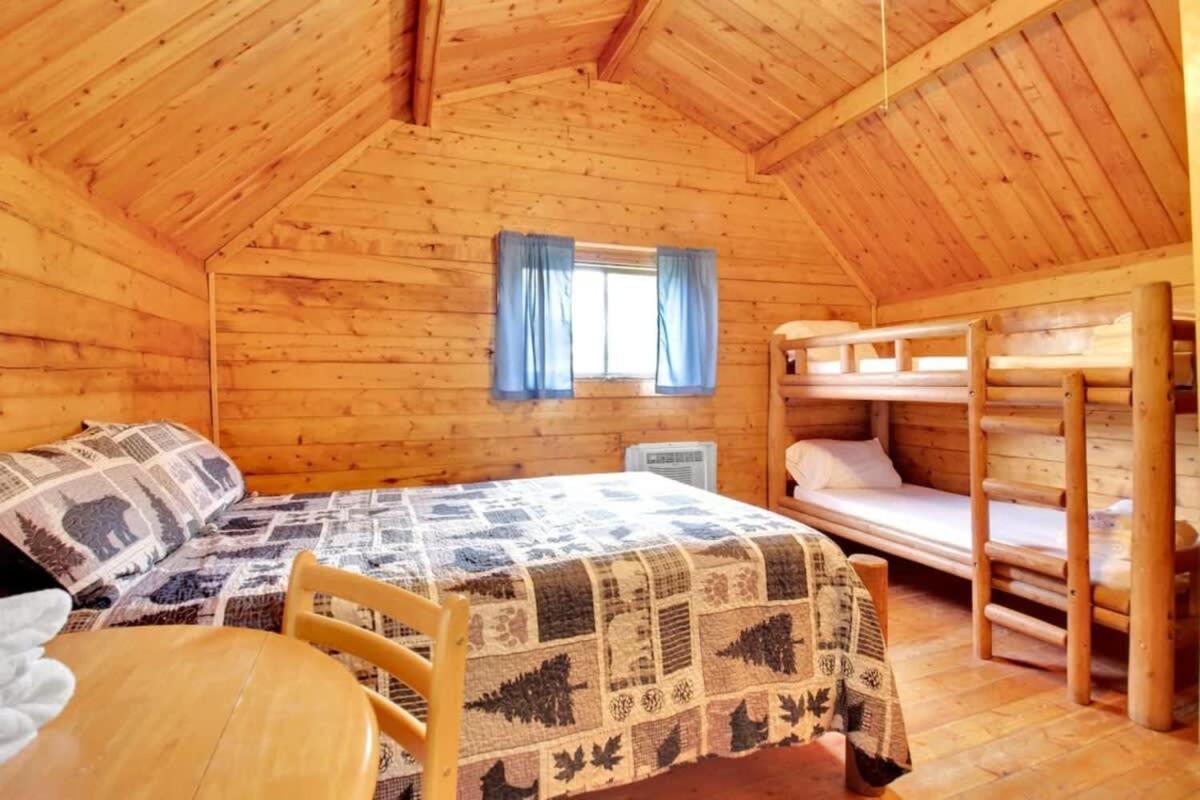 Lovely Rustic Cabin In Блумингтън Екстериор снимка