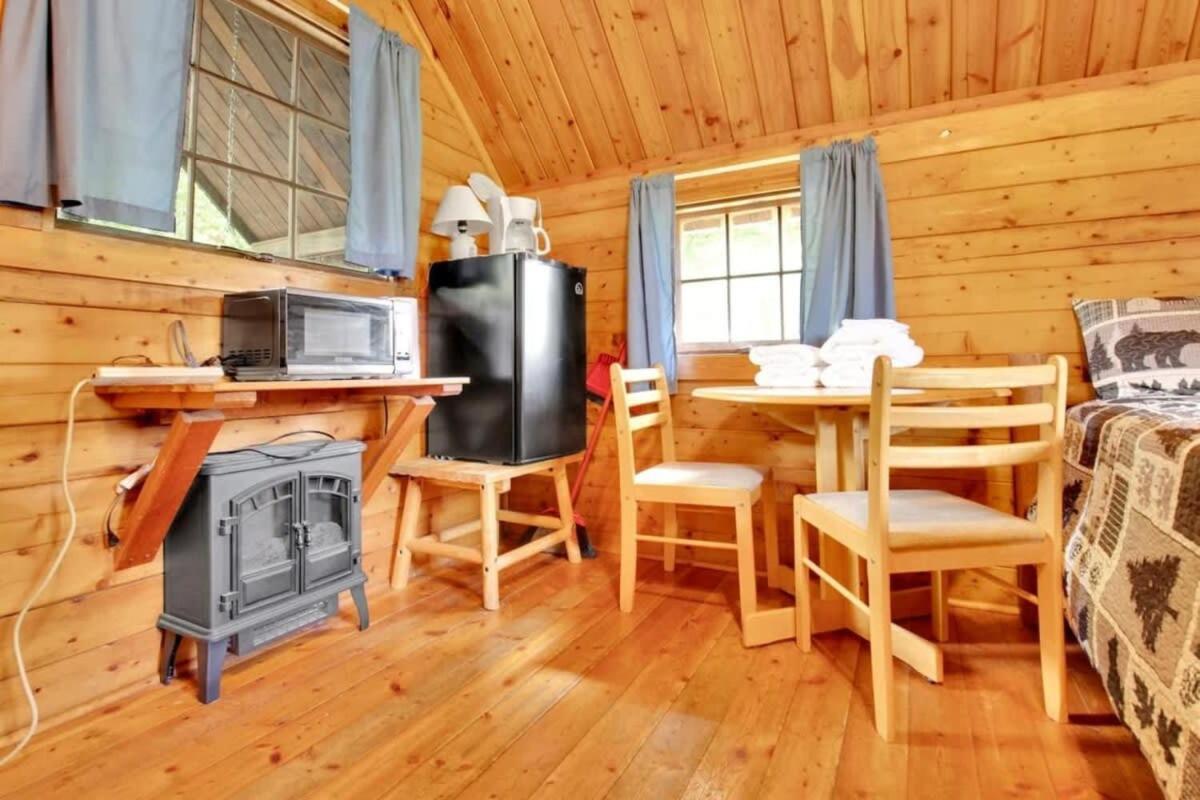 Lovely Rustic Cabin In Блумингтън Екстериор снимка